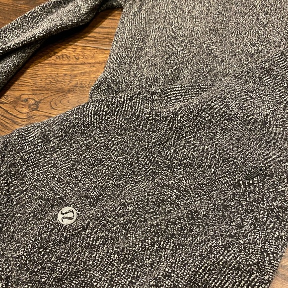 Size 4 lululemon Longsleeve - Picture 3 of 4